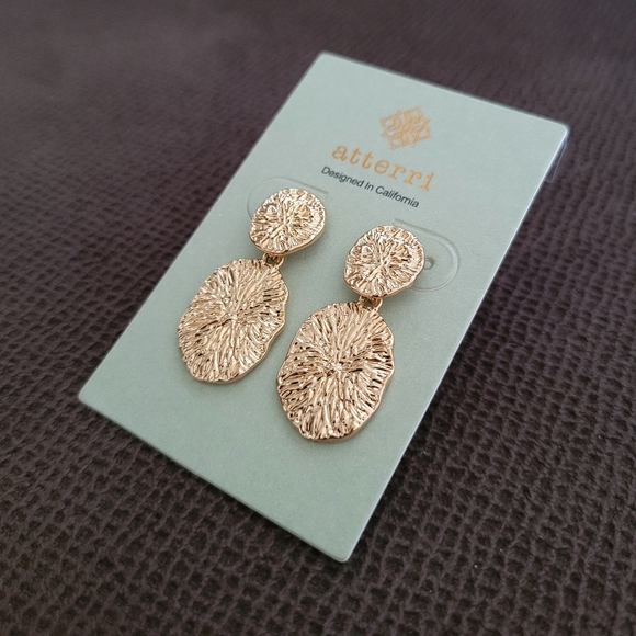 Atterri🛬 Texured Gold💛 Plated Earrings - Picture 6 of 14